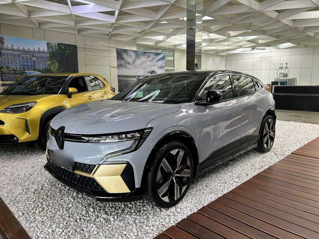 02.2024 Renault Megane E-TECH Iconic EV60