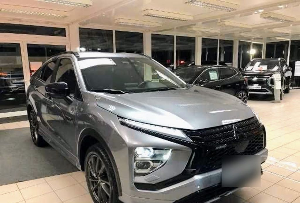 08.2022 Mitsubishi Eclipse Cross PHEV Select Black Edition