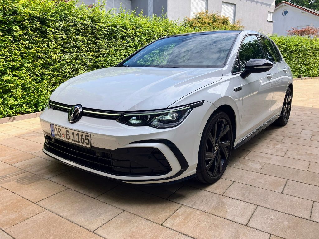 08.2022 Volkswagen Golf VIII R-Line 4Motion