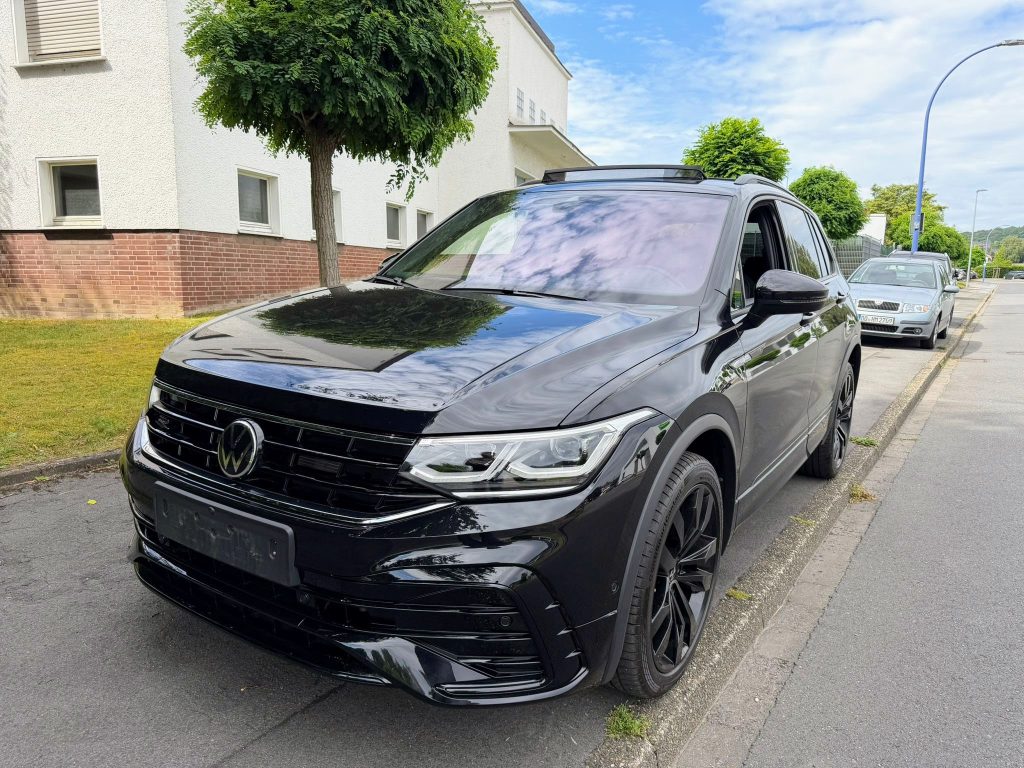 09.2023 Volkswagen Tiguan R-Line 4Motion Black Style DCC Panorama