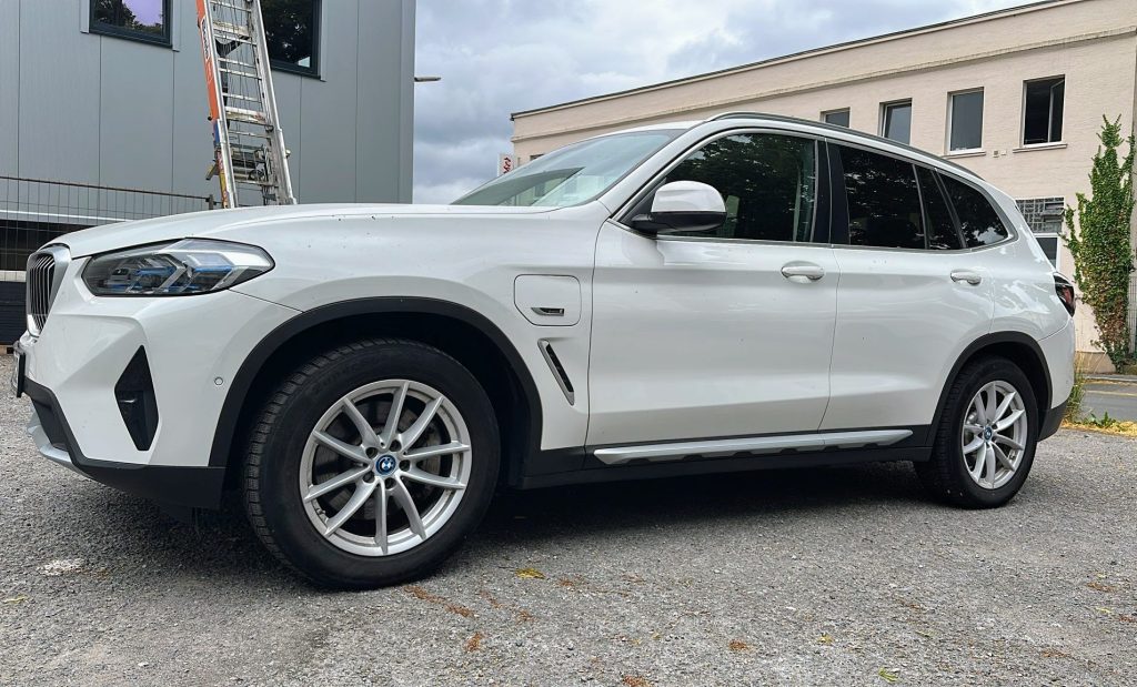 10.2022 BMW X3 xDrive30e White