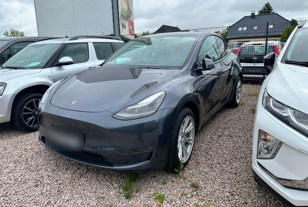 03.2022 Tesla Model Y Long Range Dual AWD Matrix