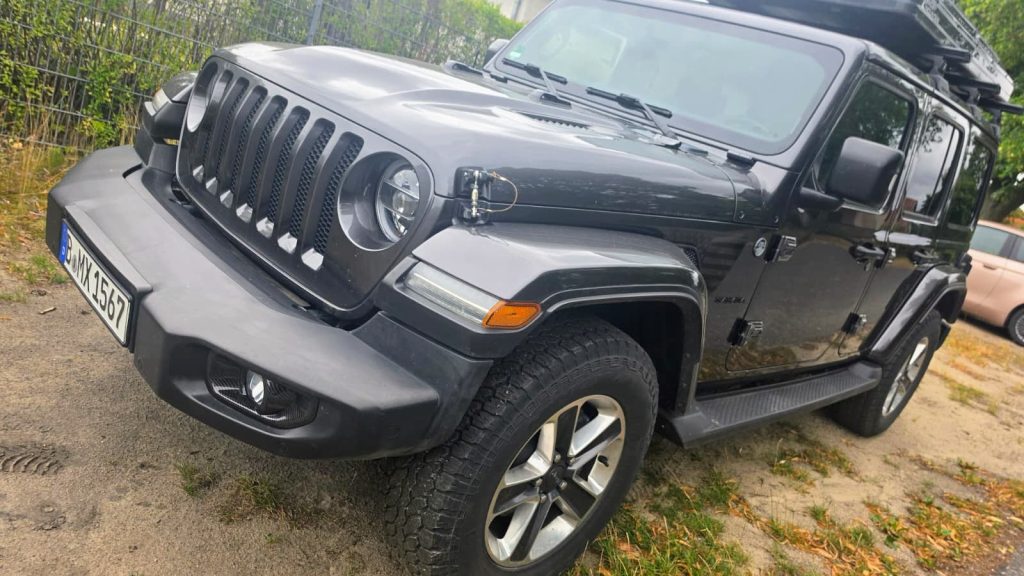 09.2018 Jeep Wrangler Launch RhinoRack