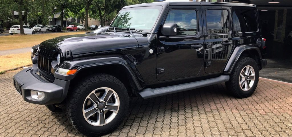 06.2019 Jeep Wrangler Unlimited Sahara LED Navi
