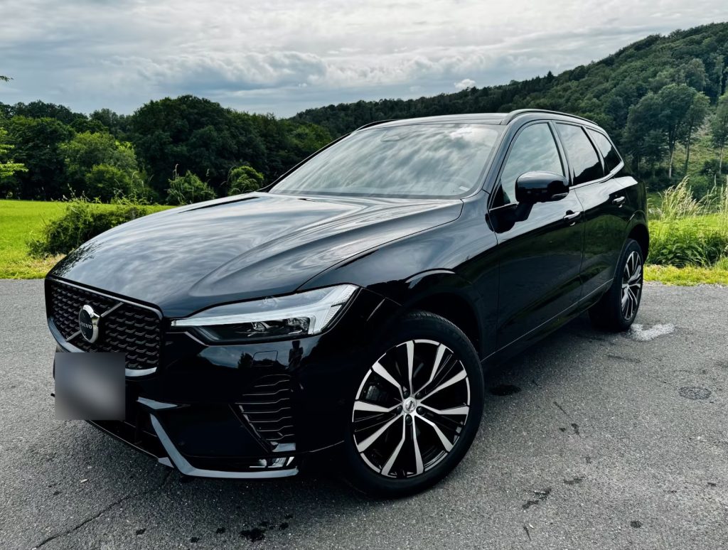 10.2023 Volvo XC60 B4 D Ultimate Dark Auto