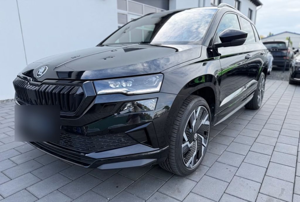 11.2022 Skoda Karoq Sportline 4×4 DSG Pano RFK AHK