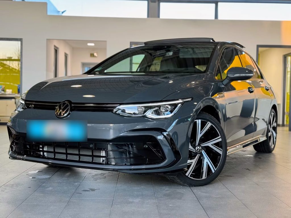 11.2023 Volkswagen Golf VIII 2.0 Tdi DSG R-Line