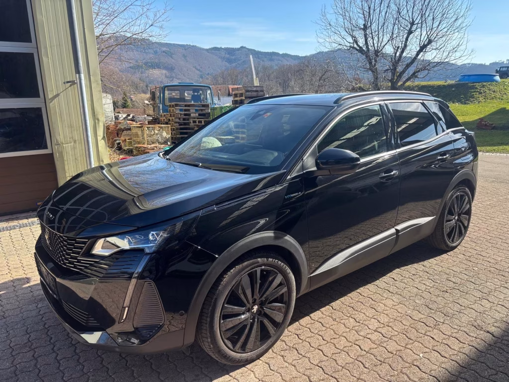 11.2021 Peugeot 3008 Plug-In Hybrid 300 e-GT